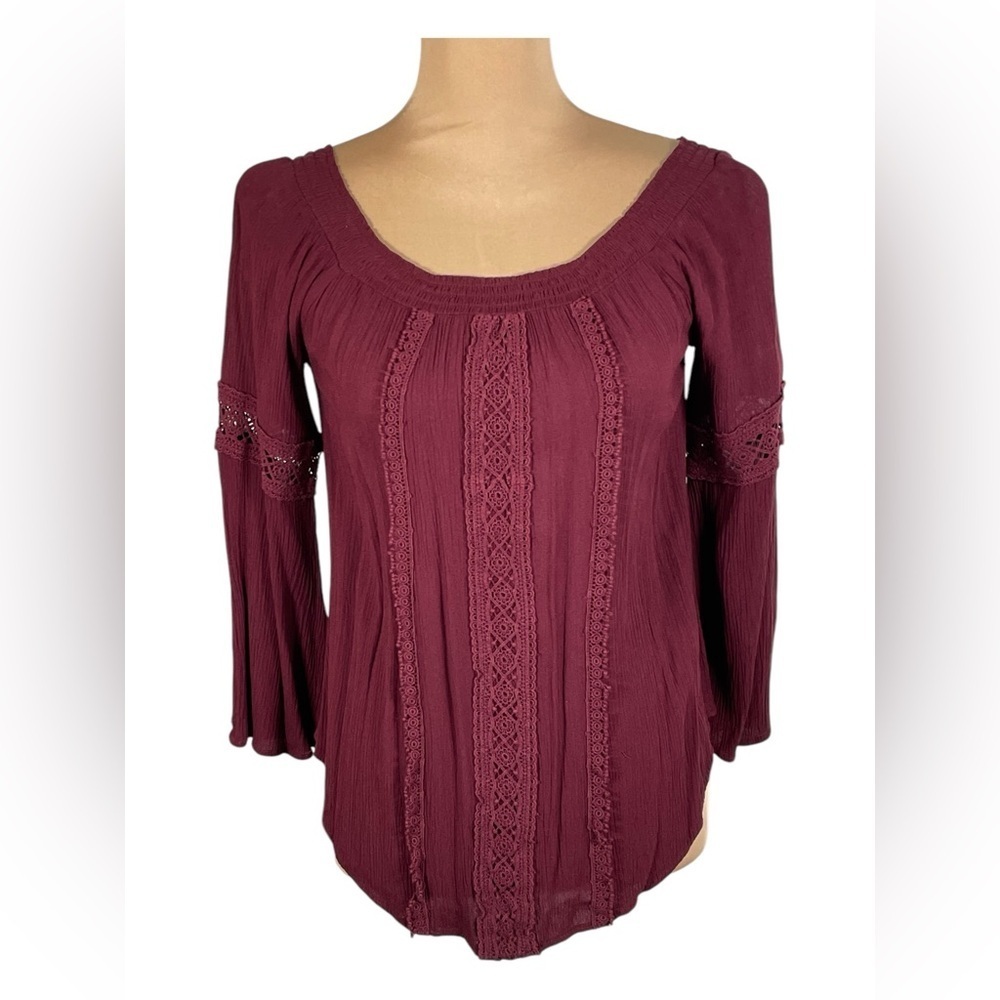 Socialite Burgundy‎ Lace Top Size Small